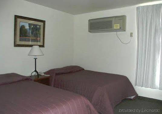 Budget Host Motel 4*
